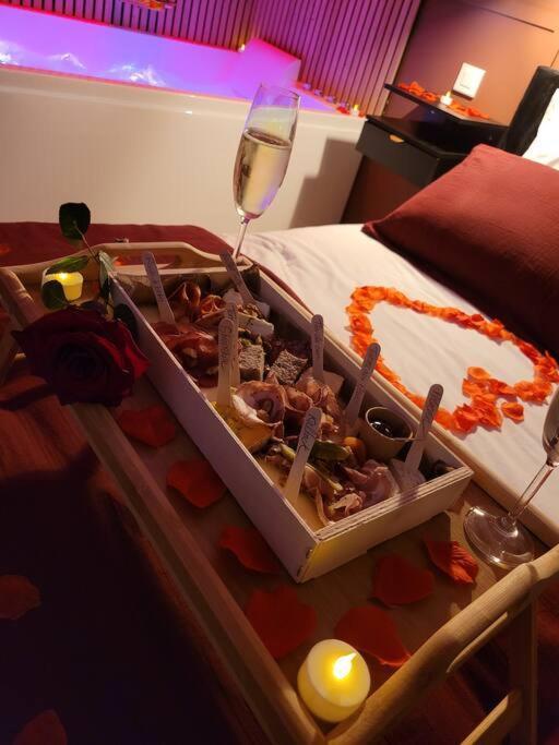 Nuit D'Evasion Love Room Avec Baignoire Balneotherapie Toulon Eksteriør bilde