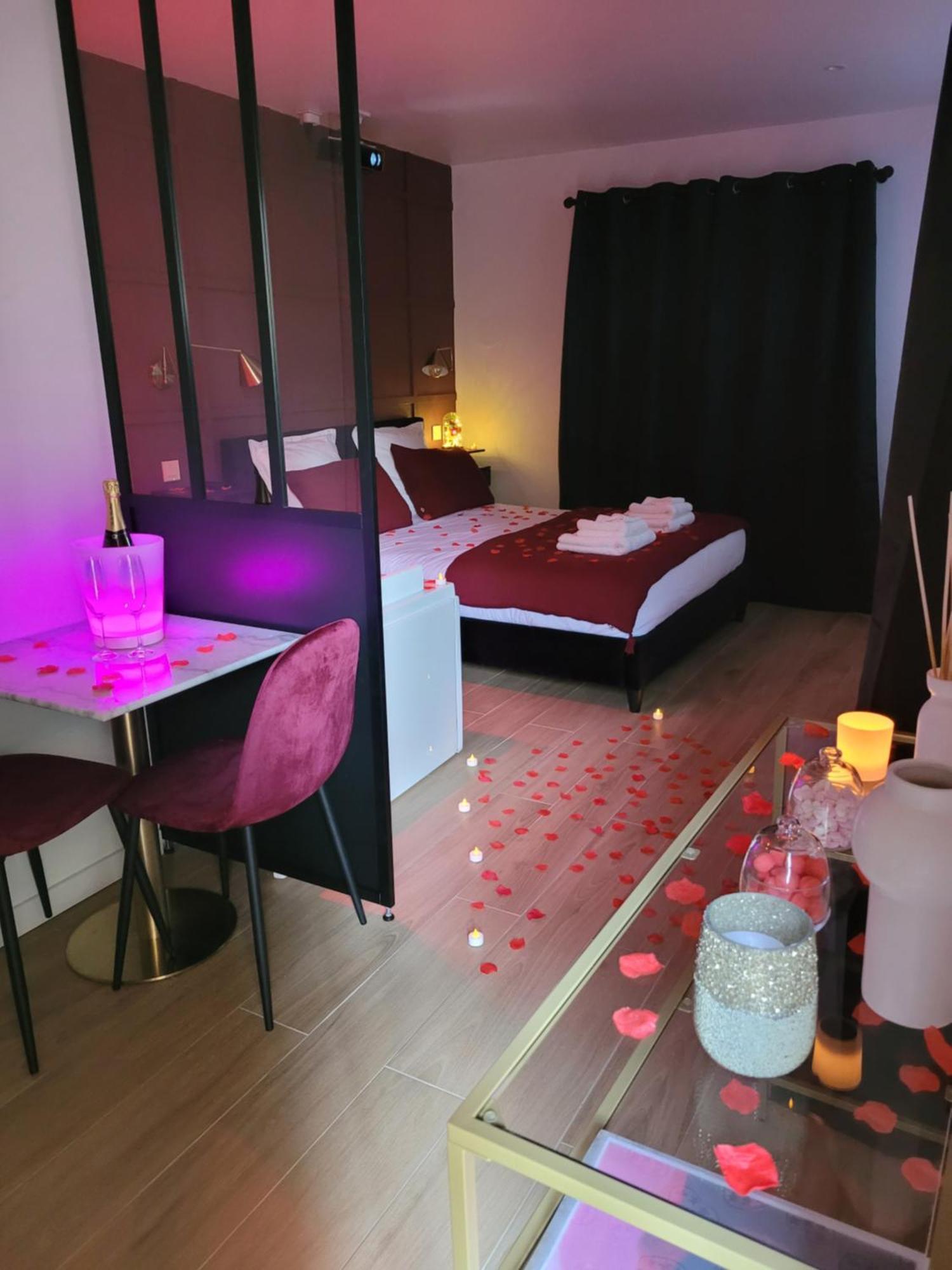 Nuit D'Evasion Love Room Avec Baignoire Balneotherapie Toulon Eksteriør bilde