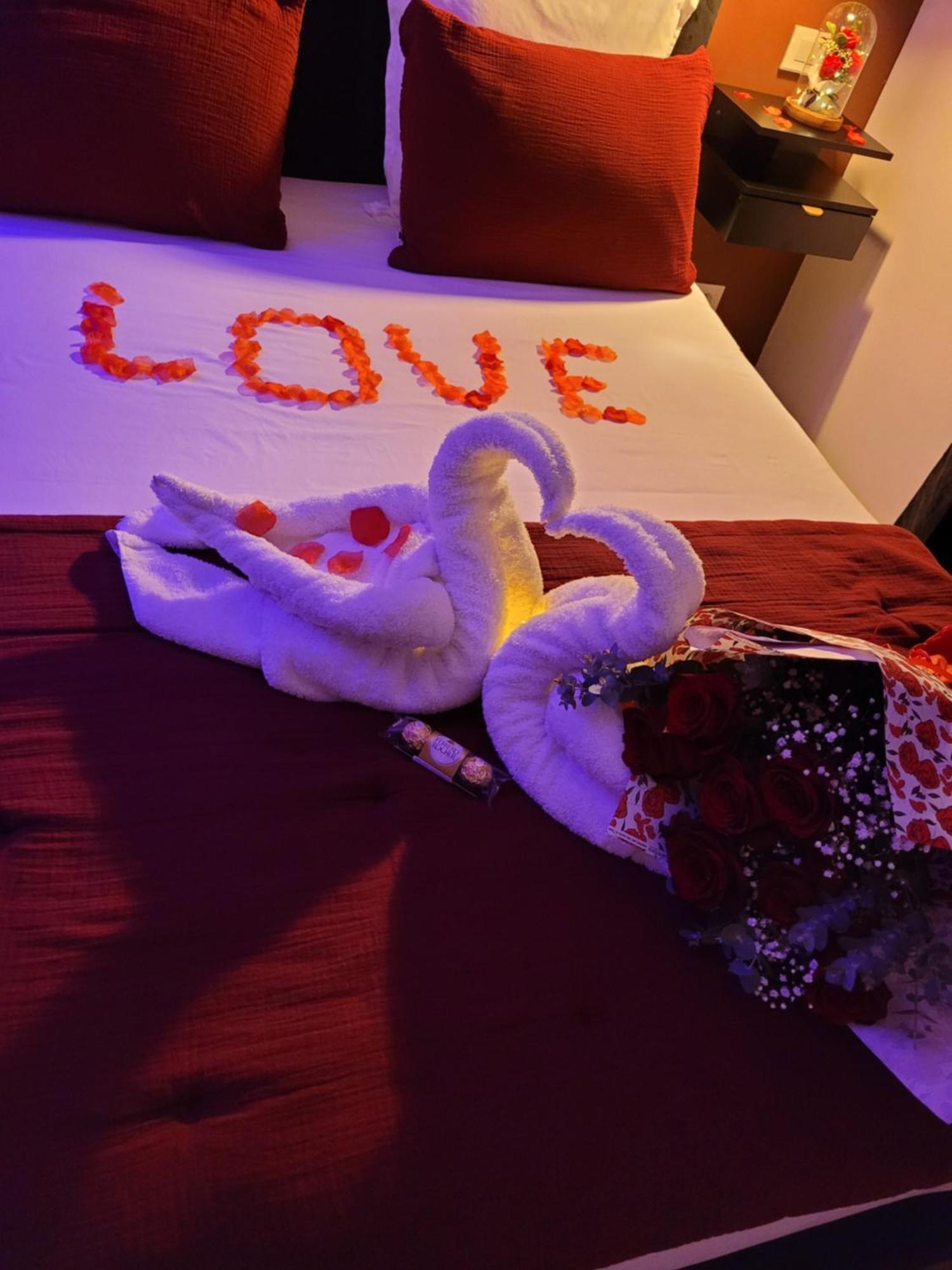 Nuit D'Evasion Love Room Avec Baignoire Balneotherapie Toulon Eksteriør bilde