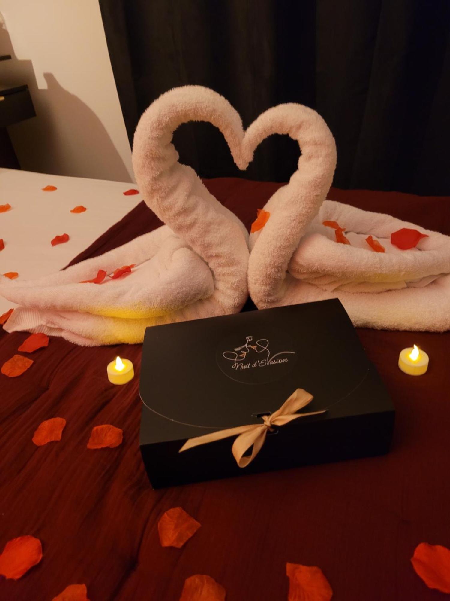 Nuit D'Evasion Love Room Avec Baignoire Balneotherapie Toulon Eksteriør bilde