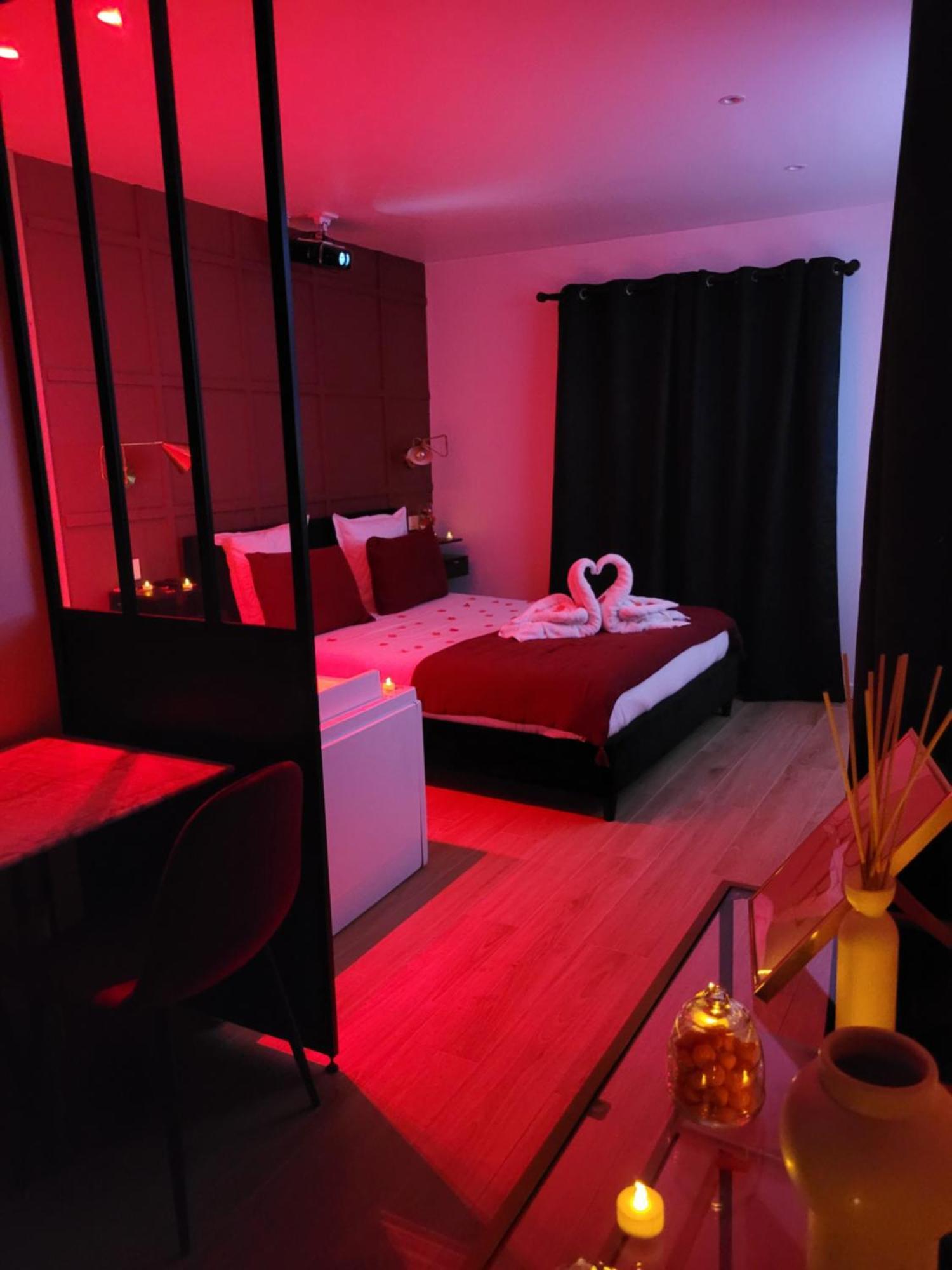 Nuit D'Evasion Love Room Avec Baignoire Balneotherapie Toulon Eksteriør bilde