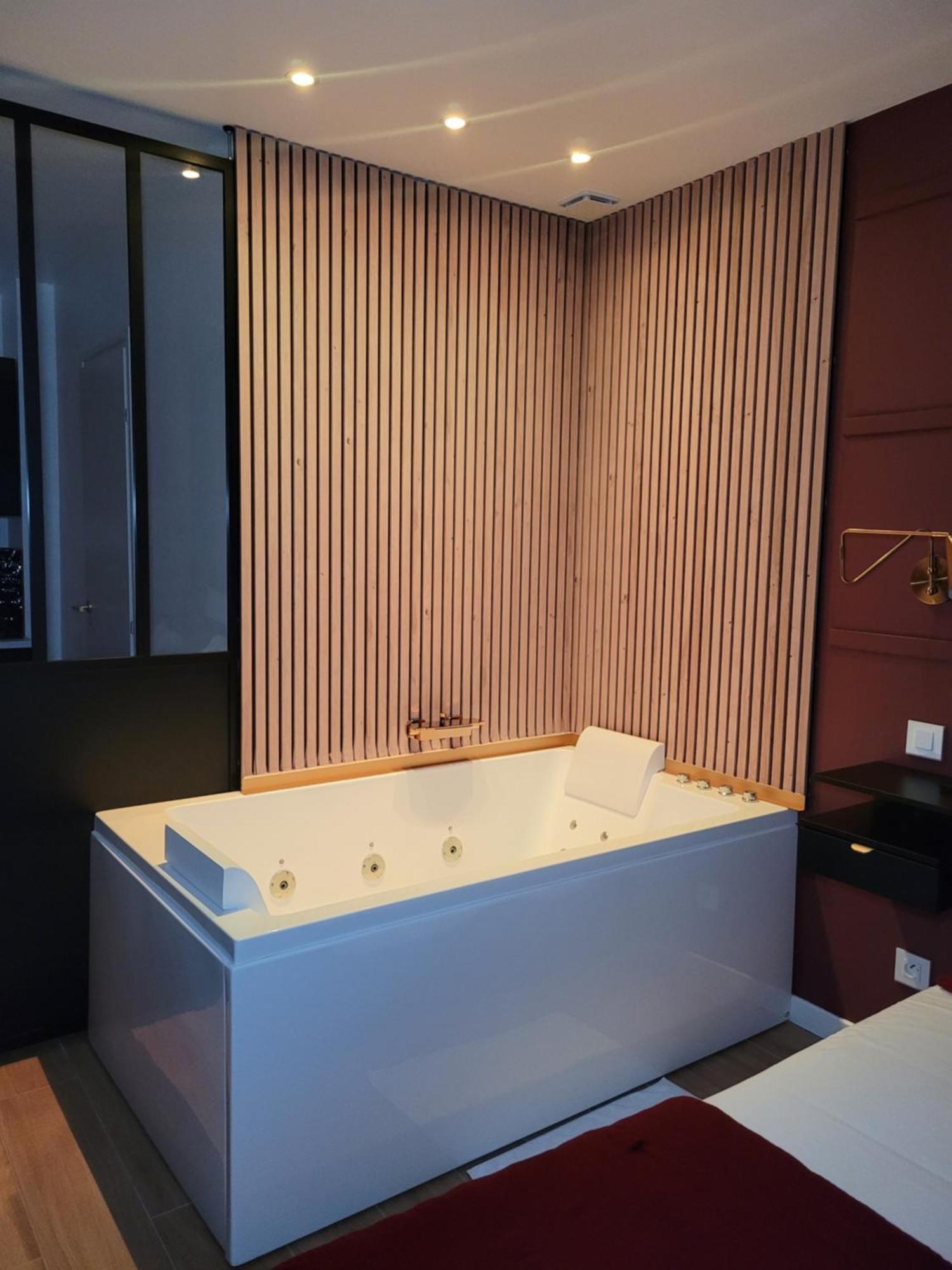 Nuit D'Evasion Love Room Avec Baignoire Balneotherapie Toulon Eksteriør bilde